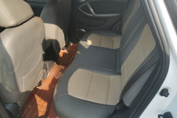 海马S5 2015款 1.6L 手动舒适型中控内饰21