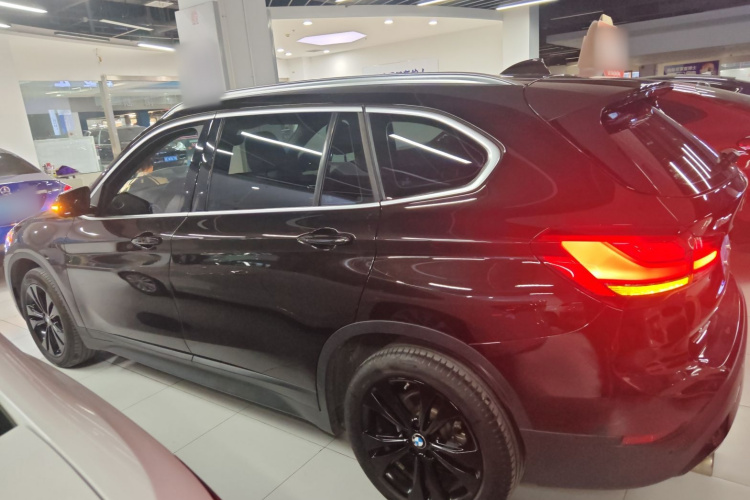 宝马X1 2020款 sDrive20Li 时尚型车身外观6003