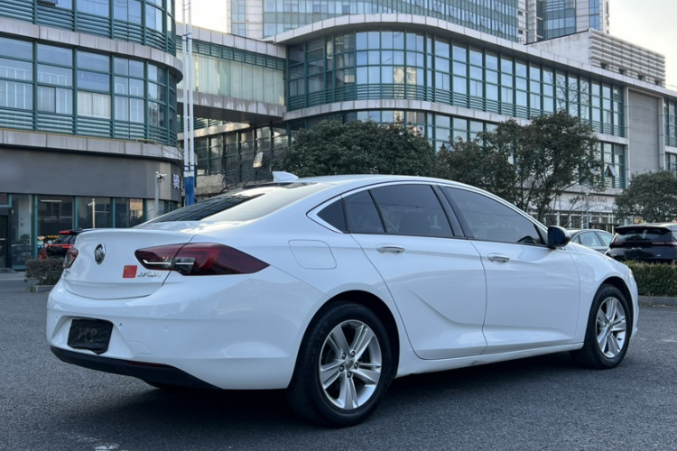 别克 君威 2019款 20T 精英型 国VI车身外观6002