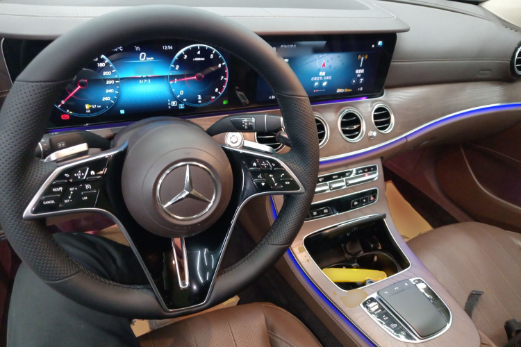 奔驰E级 2021款 E 300 L 时尚型中控内饰12