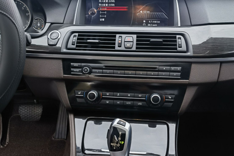 宝马5系 2017款 525Li 豪华设计套装中控内饰7003