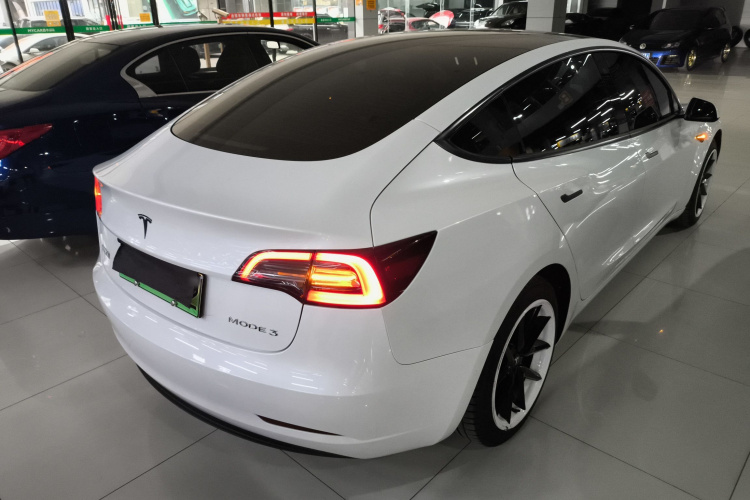 特斯拉 Model 3 2022款 后轮驱动版车身外观7