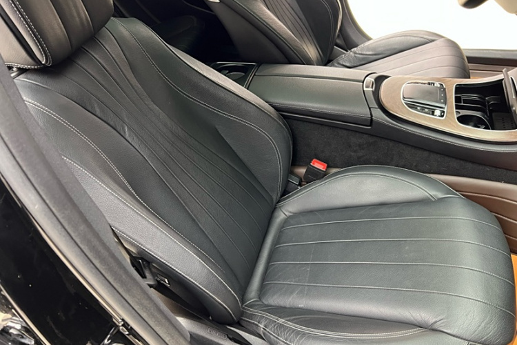 奔驰E级 2019款 E 350 L 4MATIC中控内饰7012