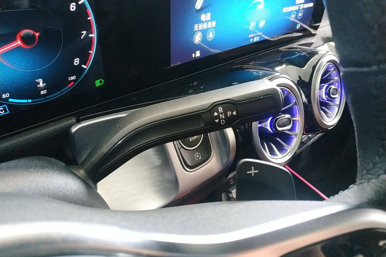 奔驰GLB 2021款 GLB 200 动感型局部细节18