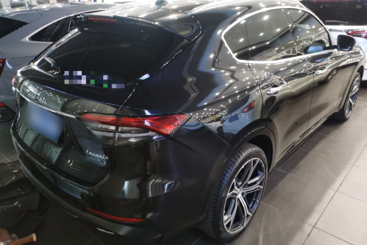 玛莎拉蒂 Levante 2022款 3.0T Modena车身外观7