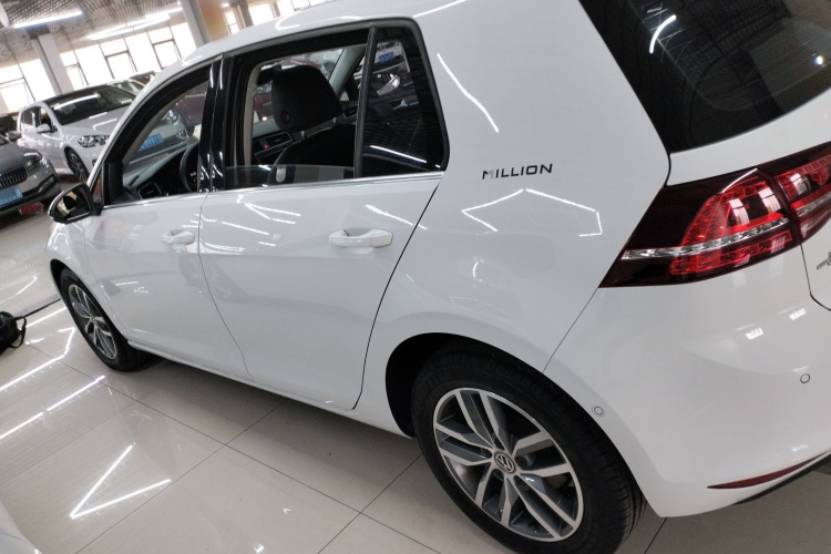 大众 高尔夫 2017款 230TSI 自动豪华百万辆纪念版车身外观4