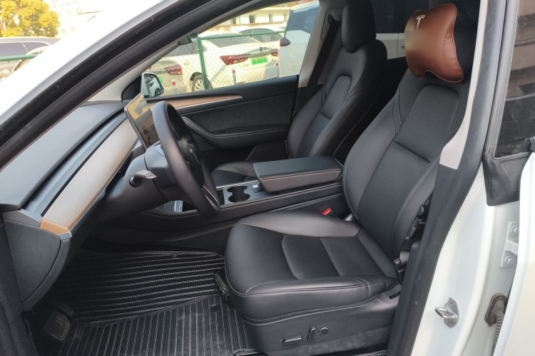 特斯拉 Model Y 2021款 长续航全轮驱动版中控内饰19