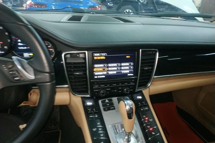 保时捷 2013款 Panamera 4 Platinum Edition 3.6L中控内饰12