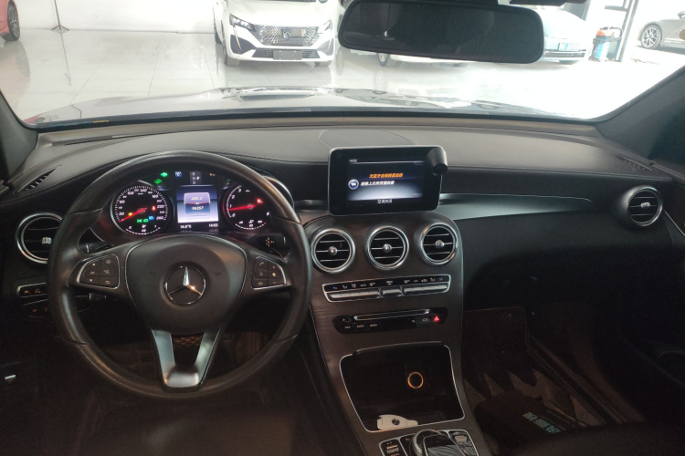奔驰GLC 2016款 GLC 300 4MATIC 动感型中控内饰12