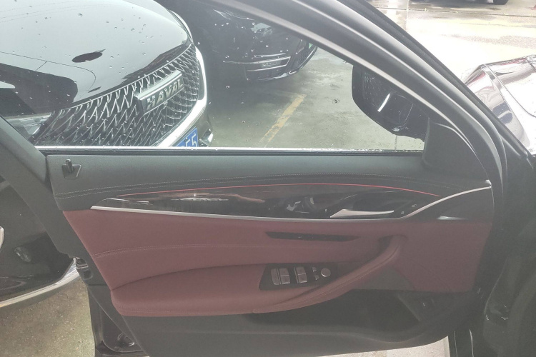 宝马5系 2022款 改款 525Li 豪华套装中控内饰7007