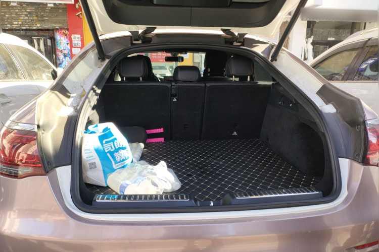 奔驰GLC轿跑 2020款 GLC 260 4MATIC 轿跑SUV中控内饰23