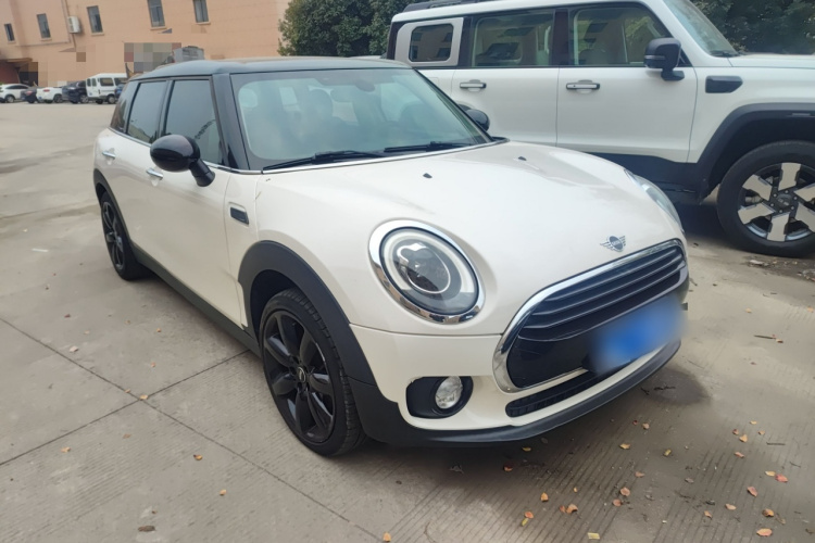 MINI Clubman 2018款 1.5T COOPER 艺术家车身外观3