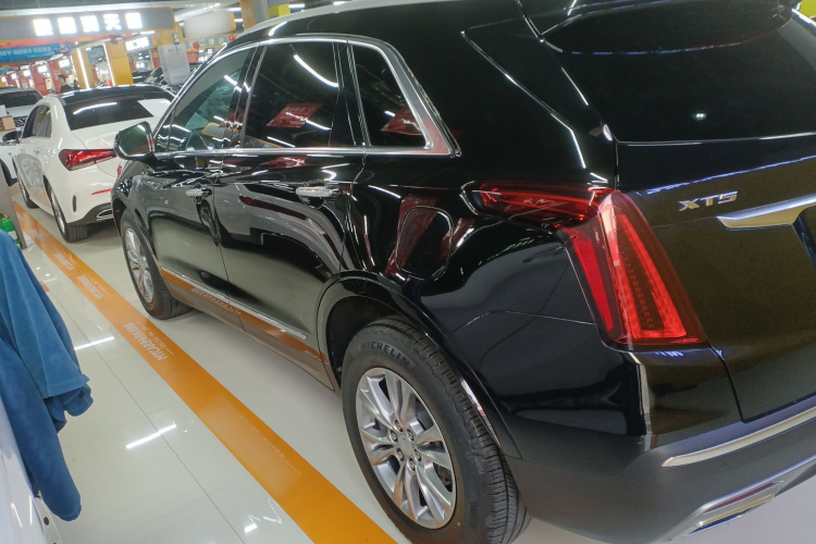 凯迪拉克XT5 2022款 2.0T 两驱豪华型车身外观4
