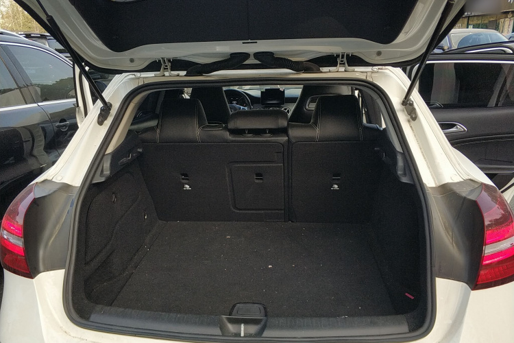 奔驰GLA 2019款 GLA 200 动感型机舱底盘23