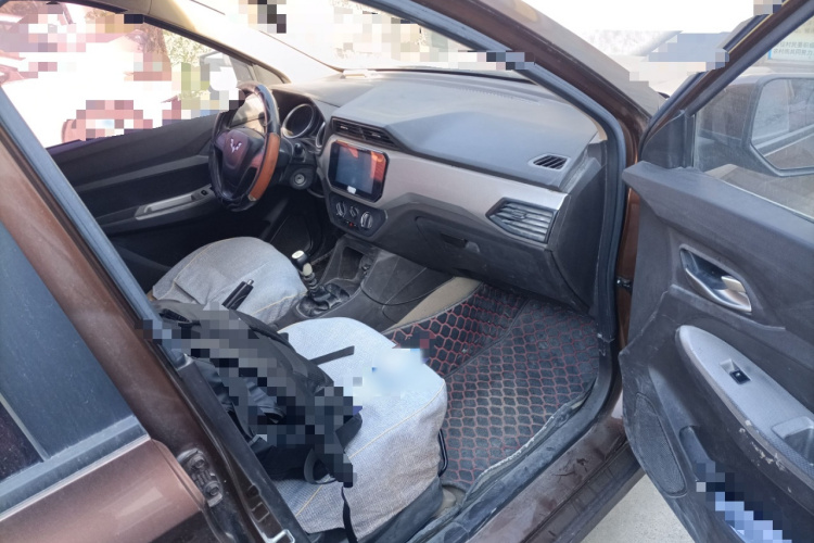 五菱汽车 五菱宏光 2019款 1.5L S舒适型国VI LAR局部细节9005