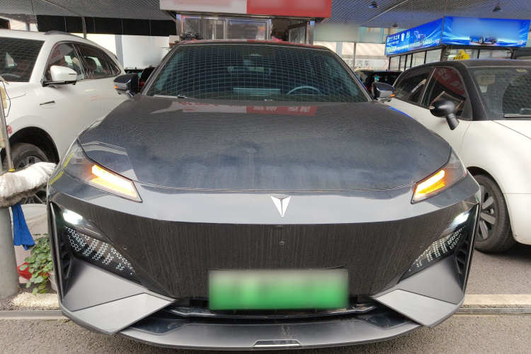 深蓝汽车 深蓝S07 2023款 620Max纯电版车身外观2