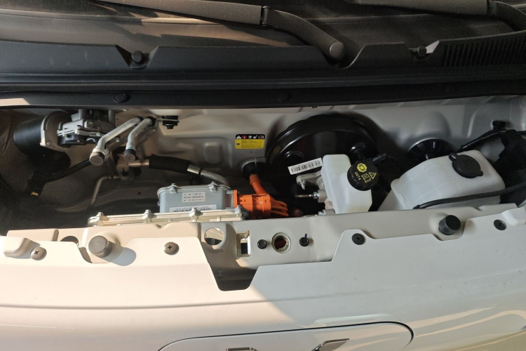 五菱汽车 宏光MINIEV 2024款 第三代 215km 青春版机舱底盘24