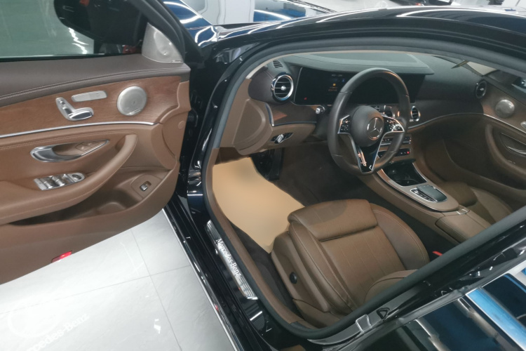奔驰E级 2023款 E 260 L中控内饰7003
