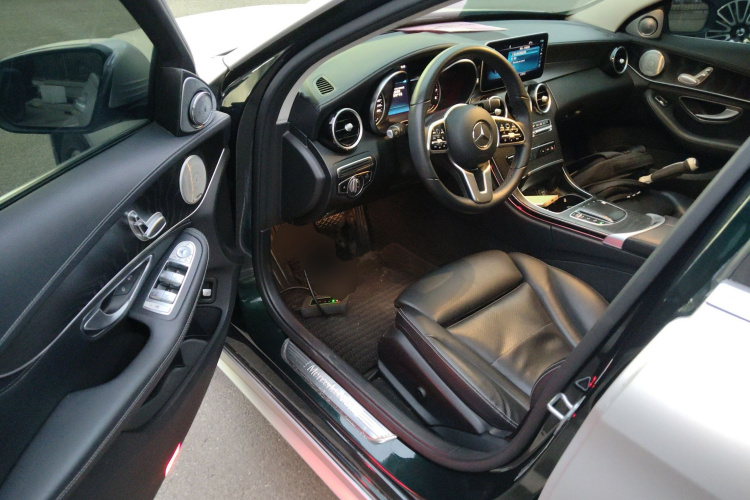 奔驰C级 2019款 C 180 L 时尚型运动版中控内饰7003