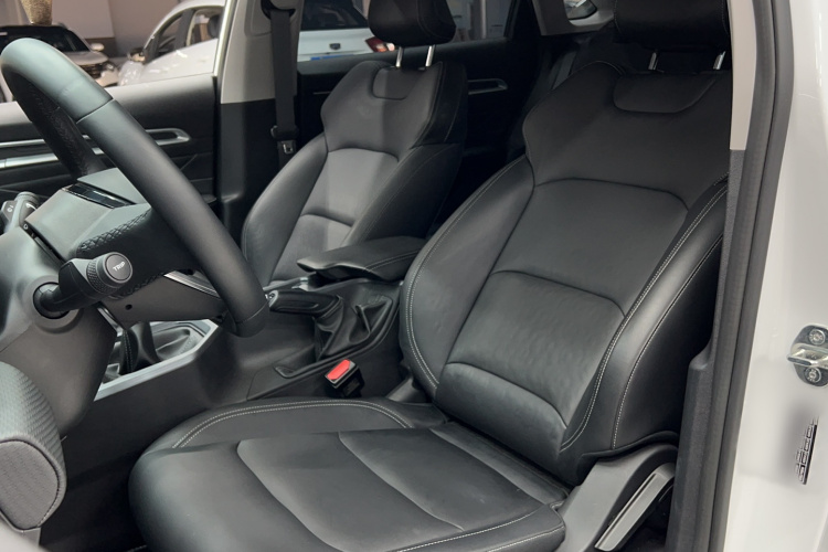 吉利汽车 帝豪 2026款 第4代 400万纪念款 1.5L 手动超越型局部细节19