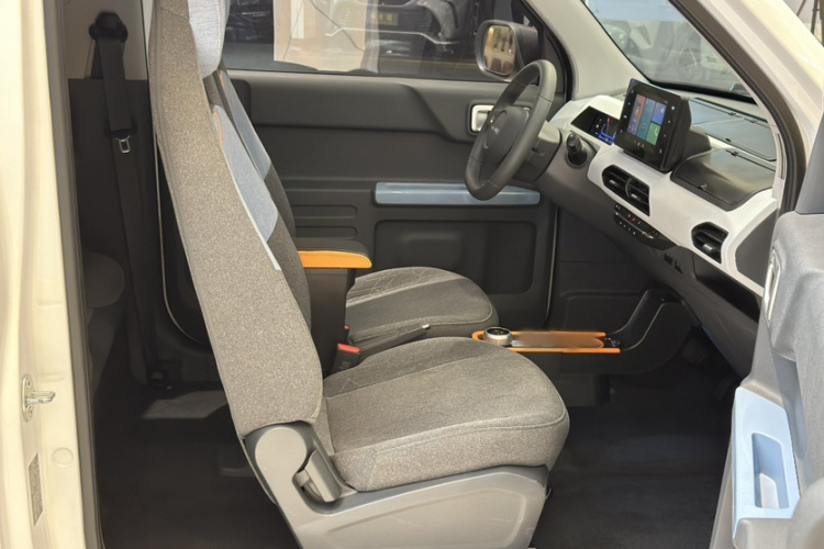 吉利银河 2024款 熊猫mini 200km 耐力熊中控内饰7004