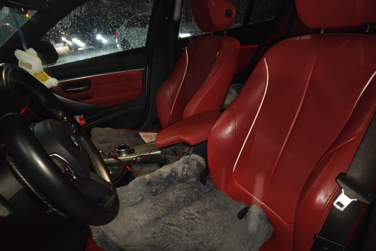 宝马3系 2019款 320i M运动曜夜版中控内饰19