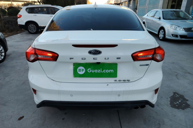 福特 福克斯 2020款 三厢 EcoBoost 180 自动锋潮型车身外观6