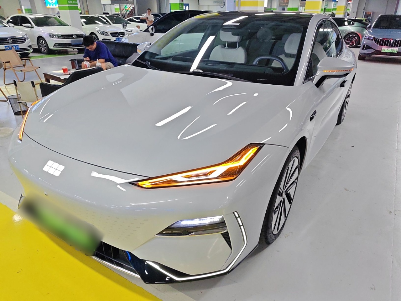 吉利银河 银河E8 2024款 665km 后驱星舰 远航版