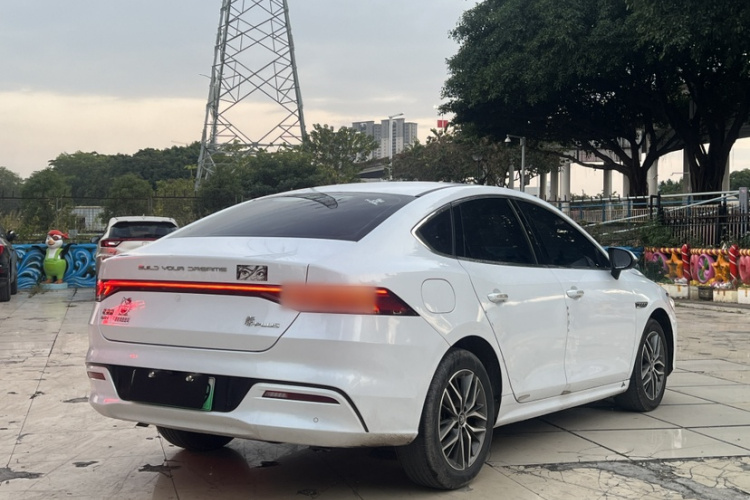 比亚迪 秦PLUS 2023款 冠军版 DM-i 55KM超越型车身外观6002