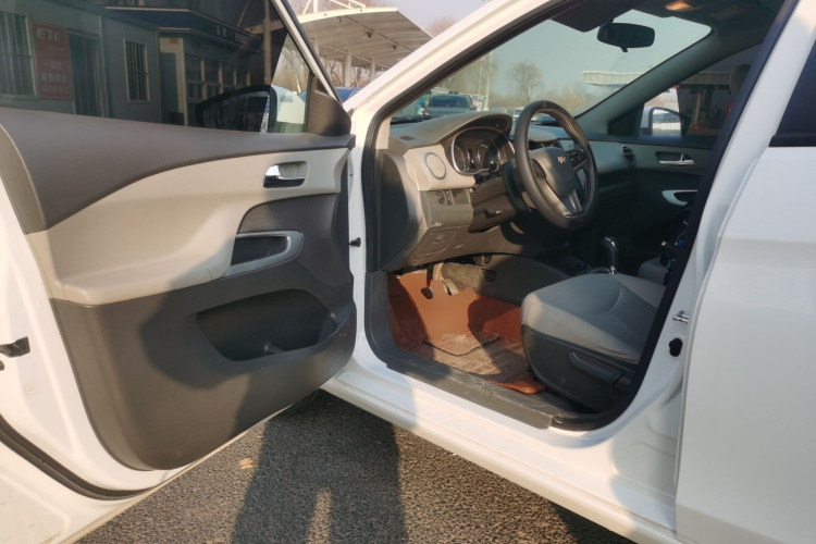 雪佛兰 2015款 赛欧3 1.5L AMT幸福天窗版中控内饰20