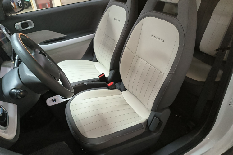 吉利银河 2025款 210km 熊猫卡丁中控内饰19