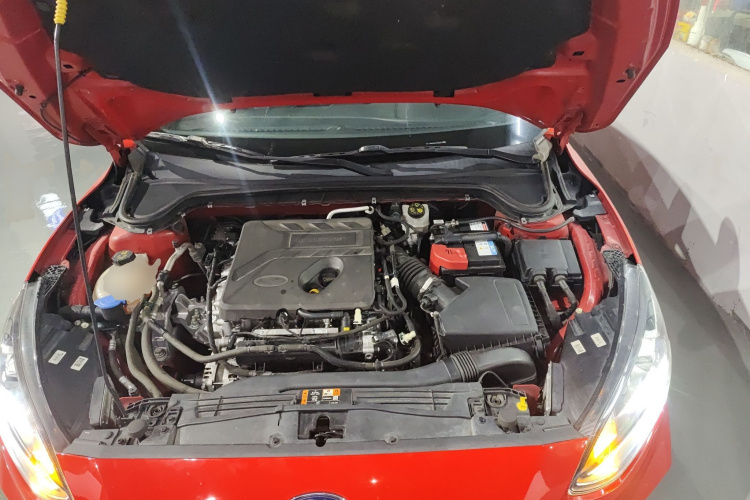 福特 福克斯 2020款 三厢 EcoBoost 180 自动ST Line机舱底盘24