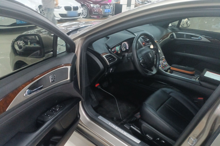 林肯MKZ 2019款 2.0T 尊享版 国VI中控内饰20