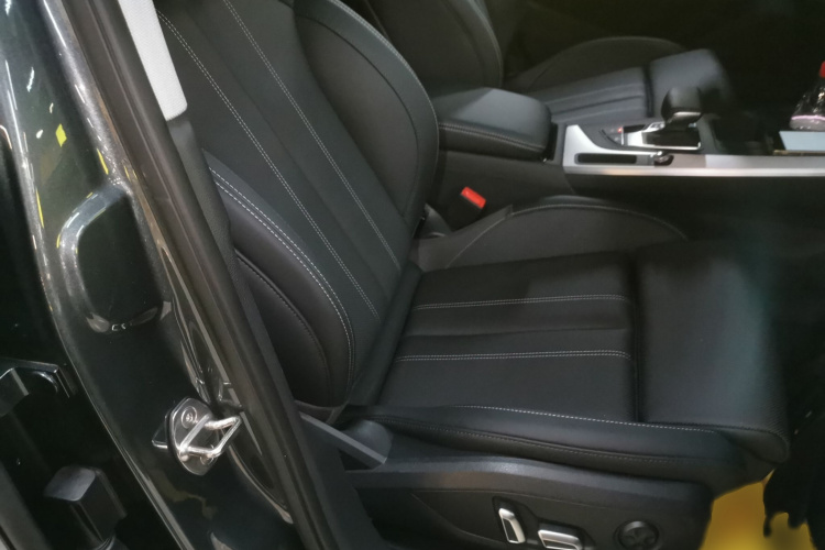 奥迪A4L 2025款 200万辆悦享版 40 TFSI 时尚动感型局部细节41