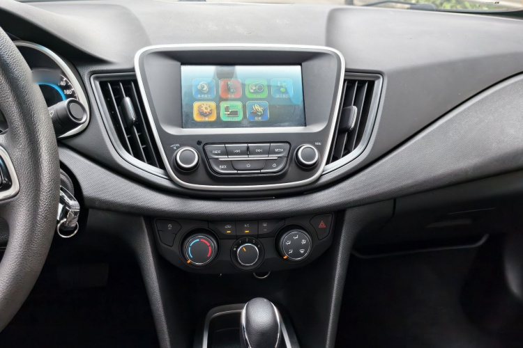 雪佛兰 科沃兹 2019款 325T 双离合欣悦版中控内饰7004