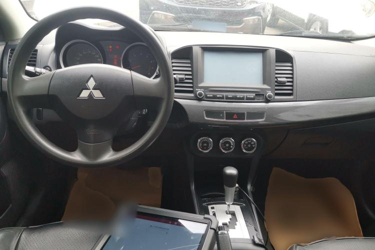 三菱 翼神 2014款 竞速版 1.8L CVT舒适型中控内饰7002