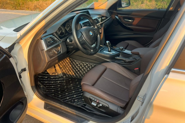 宝马3系 2018款 320Li 时尚型中控内饰7002