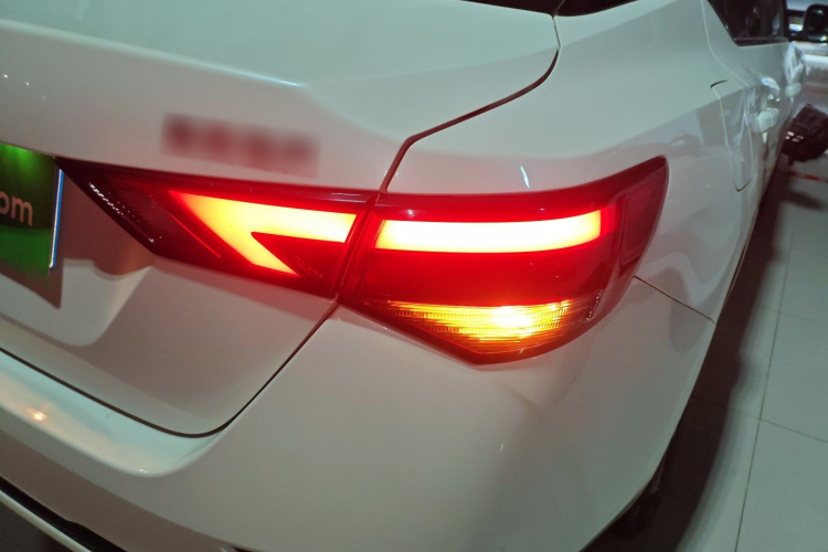 日产 轩逸 2021款 1.6L XL CVT悦享版车身外观9