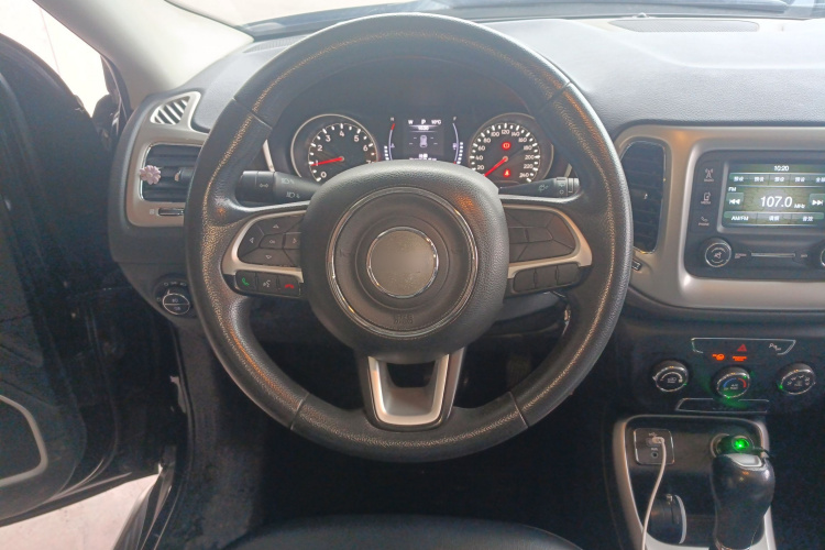 Jeep 指南者 2017款 200T 自动舒享版中控内饰13