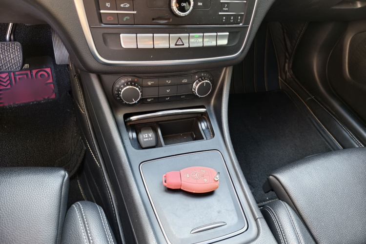 奔驰CLA 2018款 CLA 200 时尚型中控内饰7002