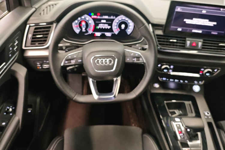 奥迪Q5L Sportback 2022款 改款 45 TFSI 豪华型中控内饰13