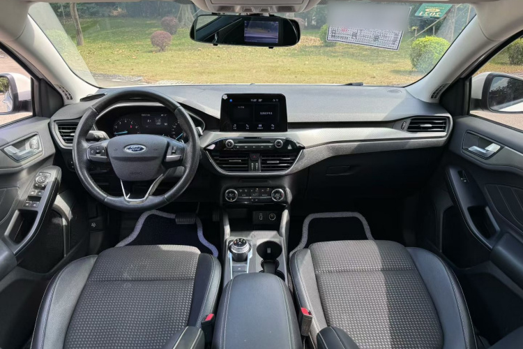 福特 福克斯 2020款 三厢 EcoBoost 180 自动锋潮型中控内饰7003