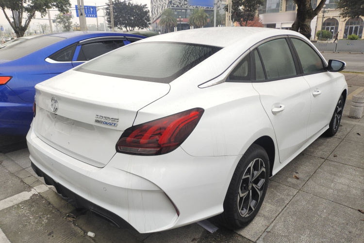 名爵 MG5 2023款 180DVVT 手动风尚版车身外观7