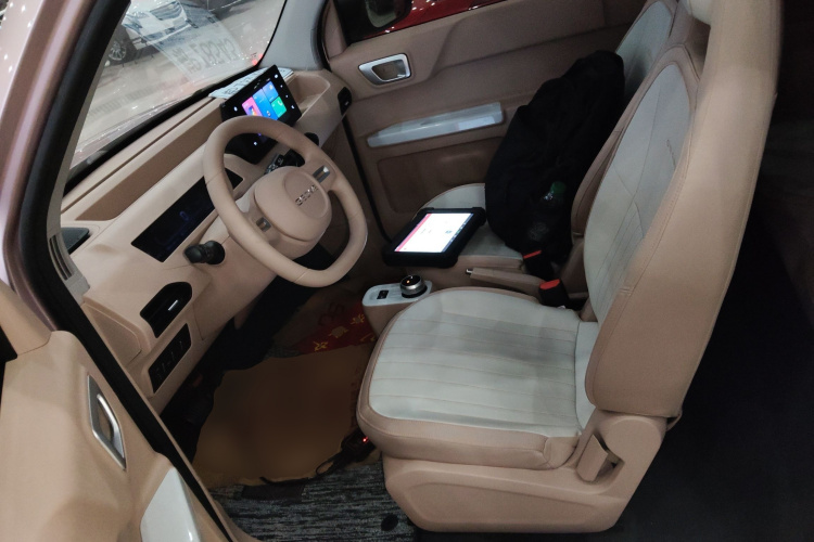 吉利银河 2023款 熊猫mini 200km 耐力熊中控内饰19