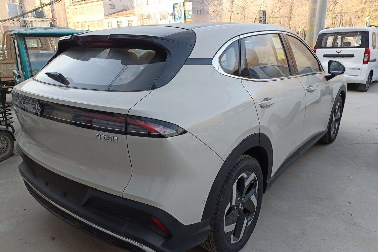 宝骏云海 2024款 600km 纯电版车身外观7