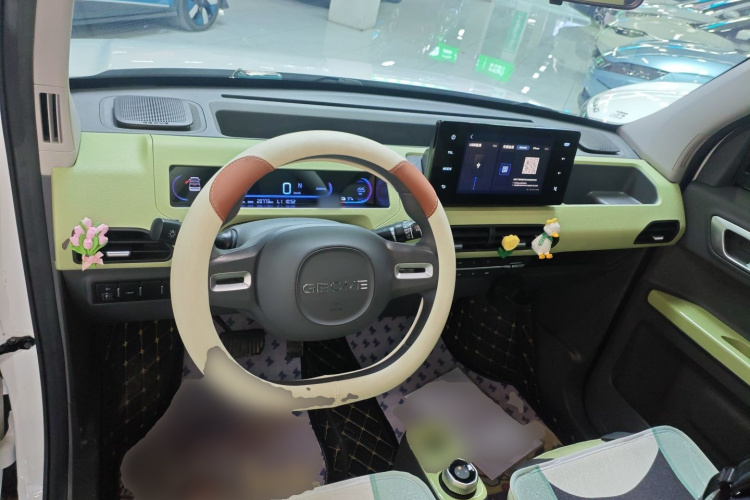 吉利银河 2023款 熊猫mini 新春版宝藏熊中控内饰7002