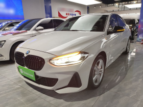 宝马1系 2022款 120i M运动曜夜版