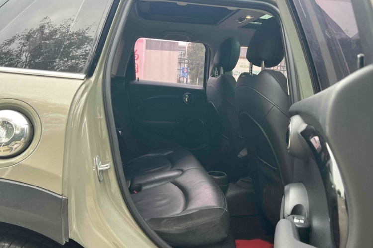 MINI 2019款 2.0T COOPER S 经典派 五门版中控内饰7006