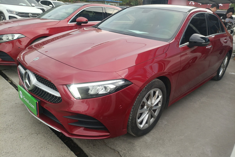 奔驰A级 2021款 A 200 L 运动轿车动感型车身外观4