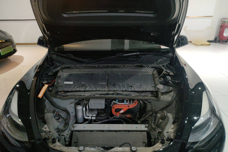 特斯拉 Model Y 2021款 标准续航后驱版机舱底盘24